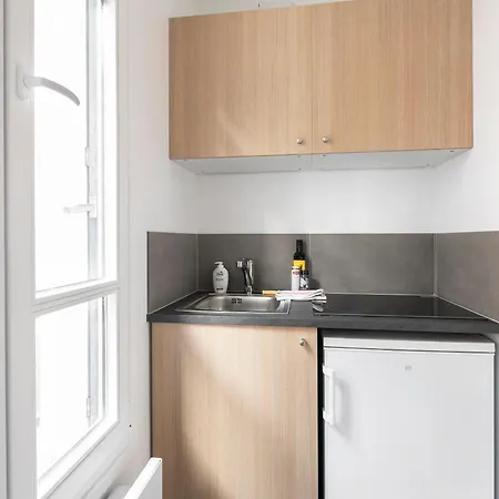Compoint 1 - Near Montmartre In *