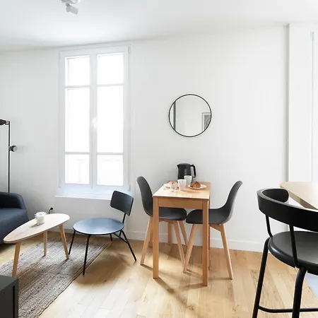 Compoint 1 - Near Montmartre In *